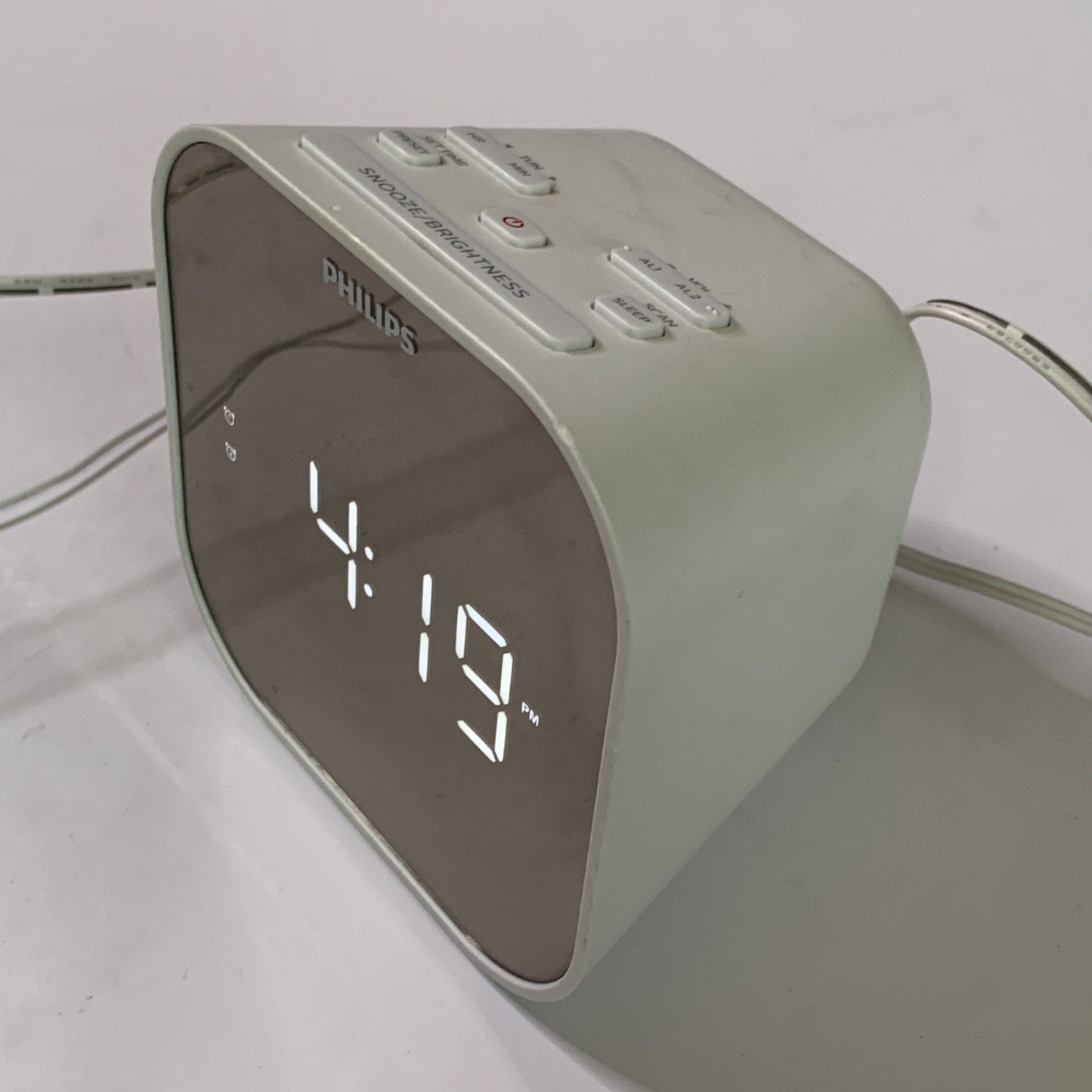 Philips Alarm Clock FM Radio Dual Timer LED Digital Display USB Charger White