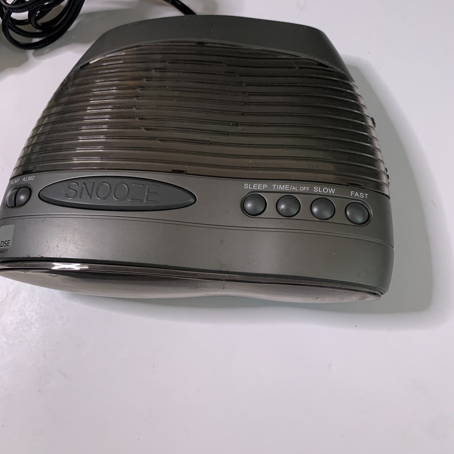 DSE Alarm Clock AM/FM Radio Snooze Function A4377