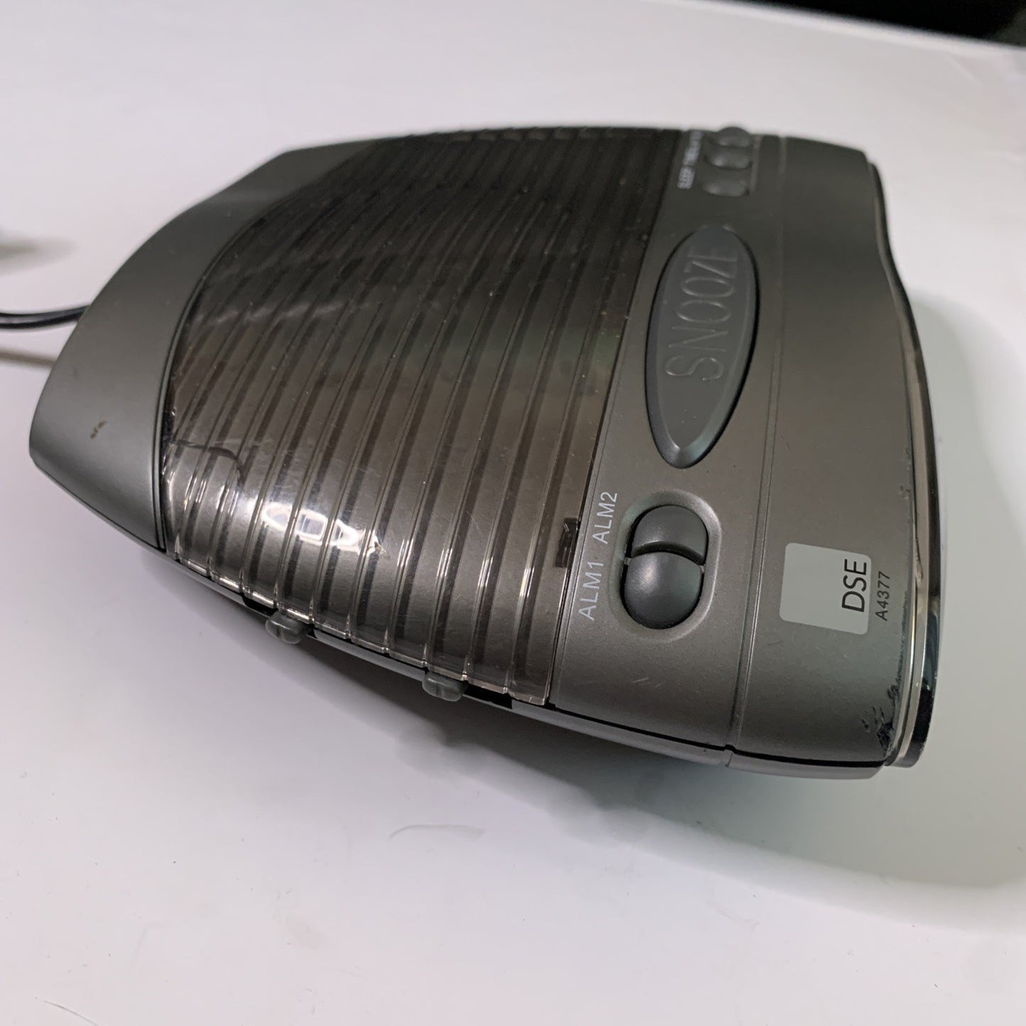 DSE Alarm Clock AM/FM Radio Snooze Function A4377