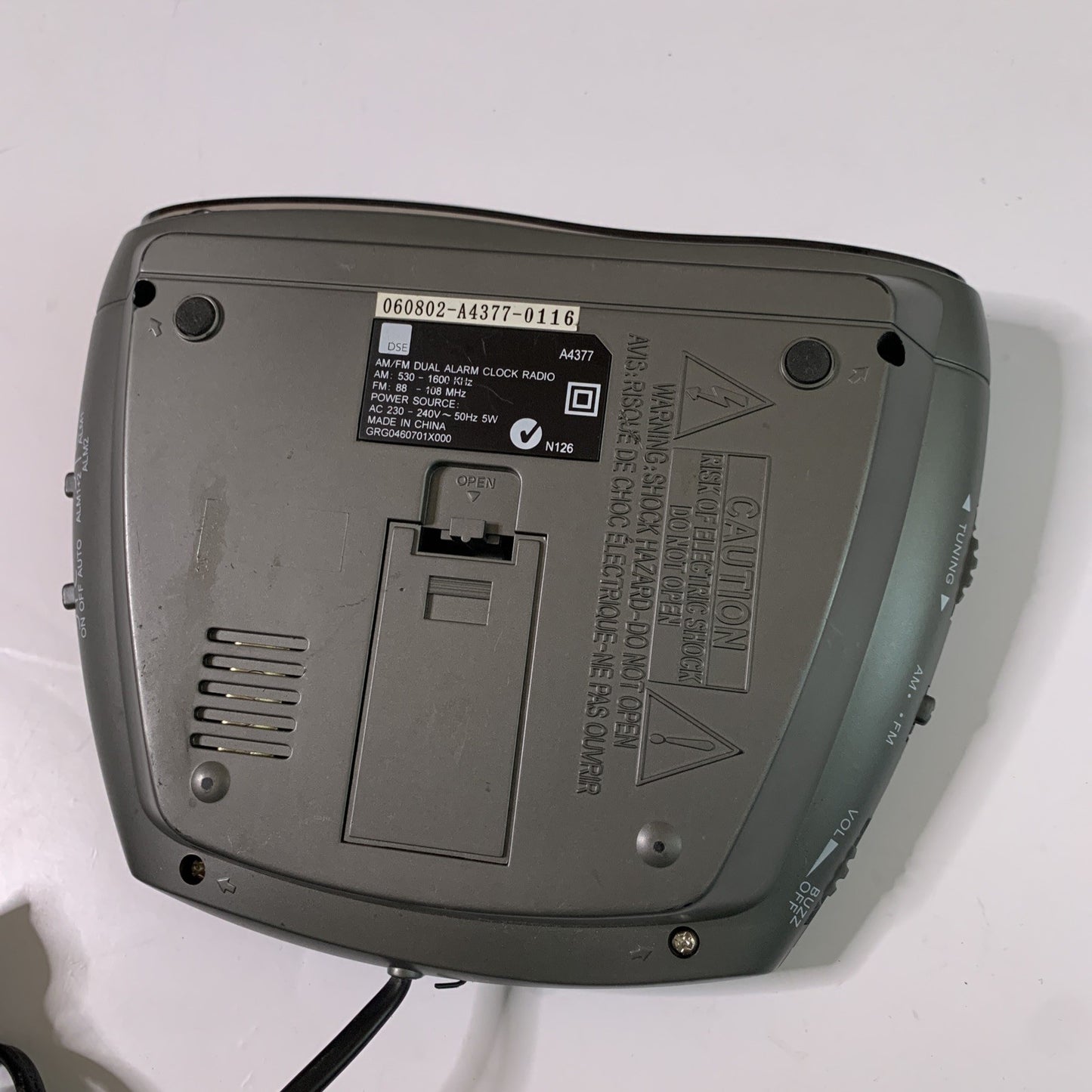 DSE Alarm Clock AM/FM Radio Snooze Function A4377
