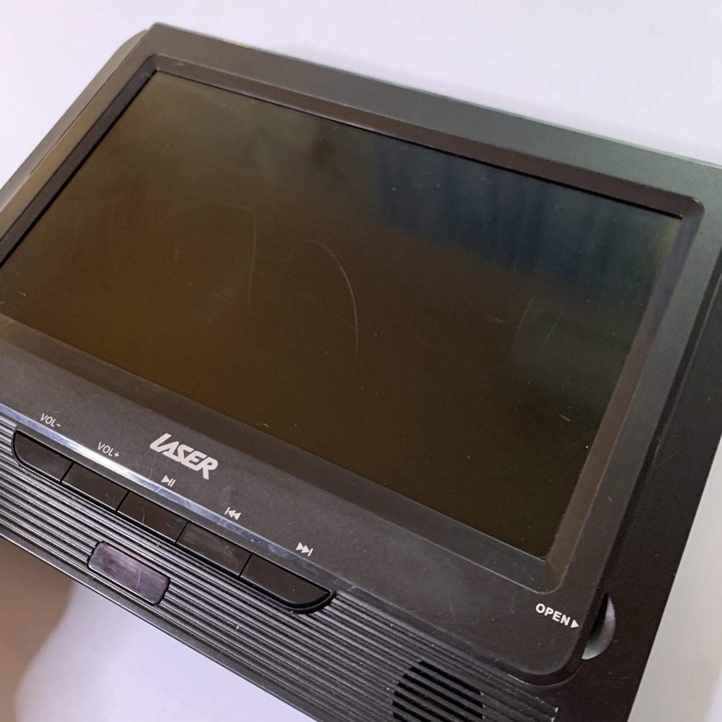 Laser 9" DVD Player With Power Supply Plays All Regions DVD DVD-PT9-DUALC