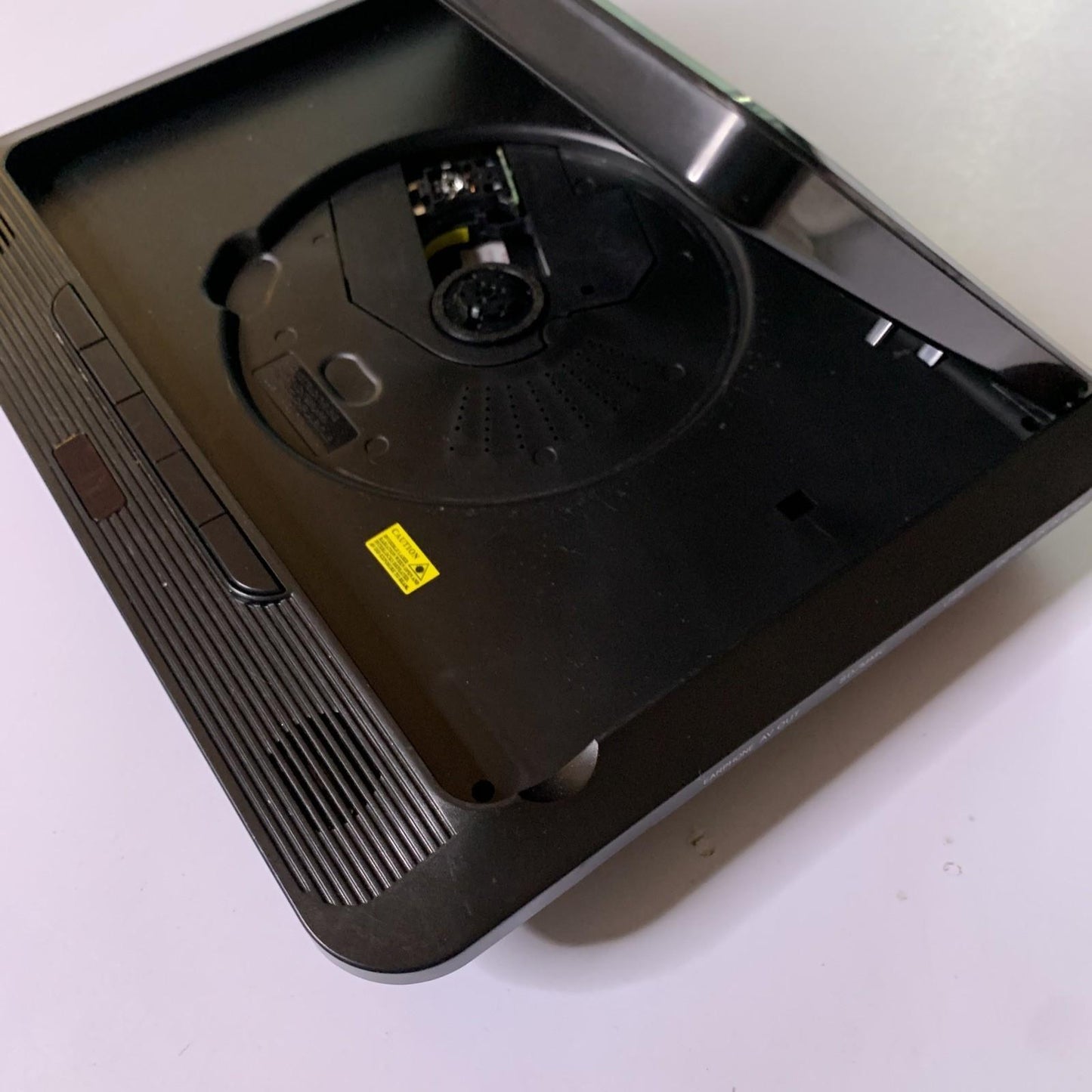 Laser 9" DVD Player With Power Supply Plays All Regions DVD DVD-PT9-DUALC