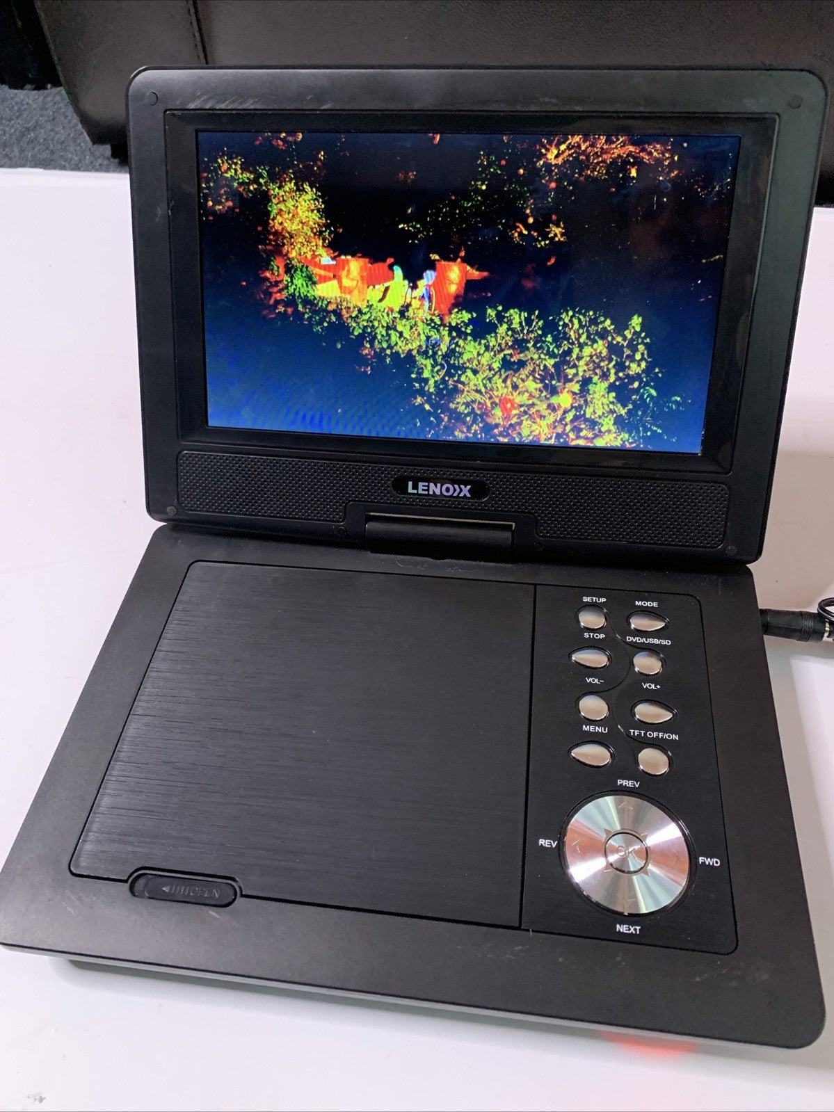Lenoxx 8" CD & DVD Swivel Player With Power Supply PDVD800
