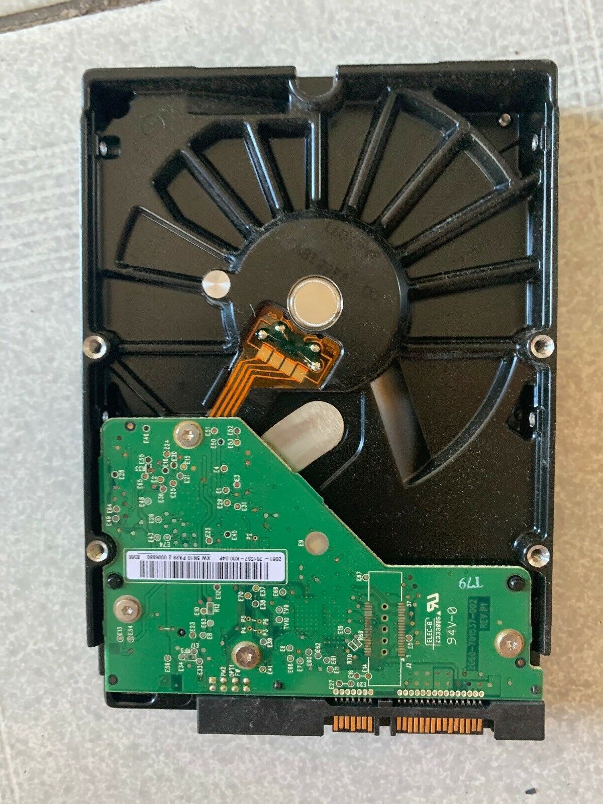 Western Digital Caviar SE 250 GB Internal 7200 RPM 3.5" Hard Drive -WD2500AAJS