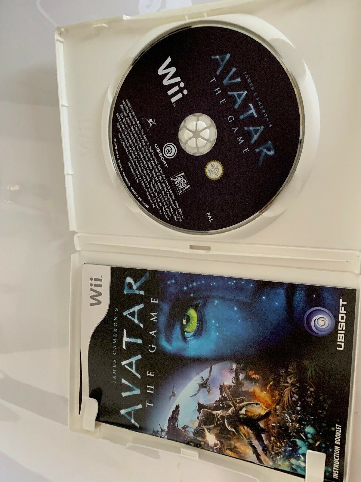 James Cameron's Avatar: The Game (Nintendo Wii, 2009) with Manual