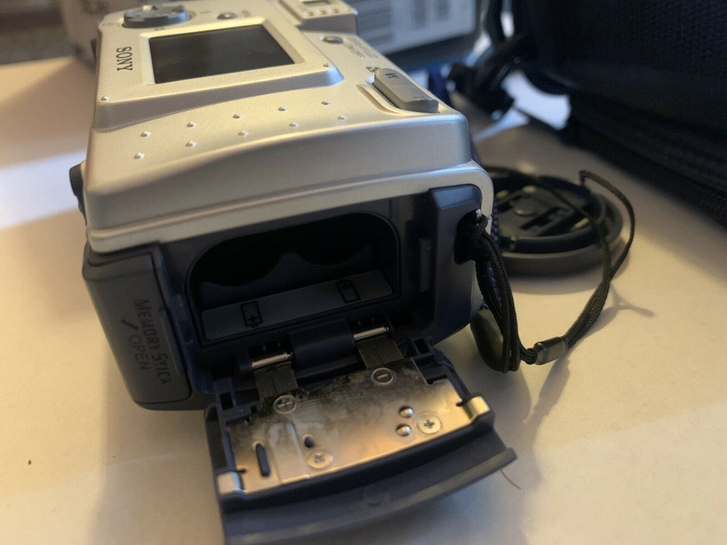 Sony Cyber-shot DSC-P50 2.1MP Digital Camera - Silver