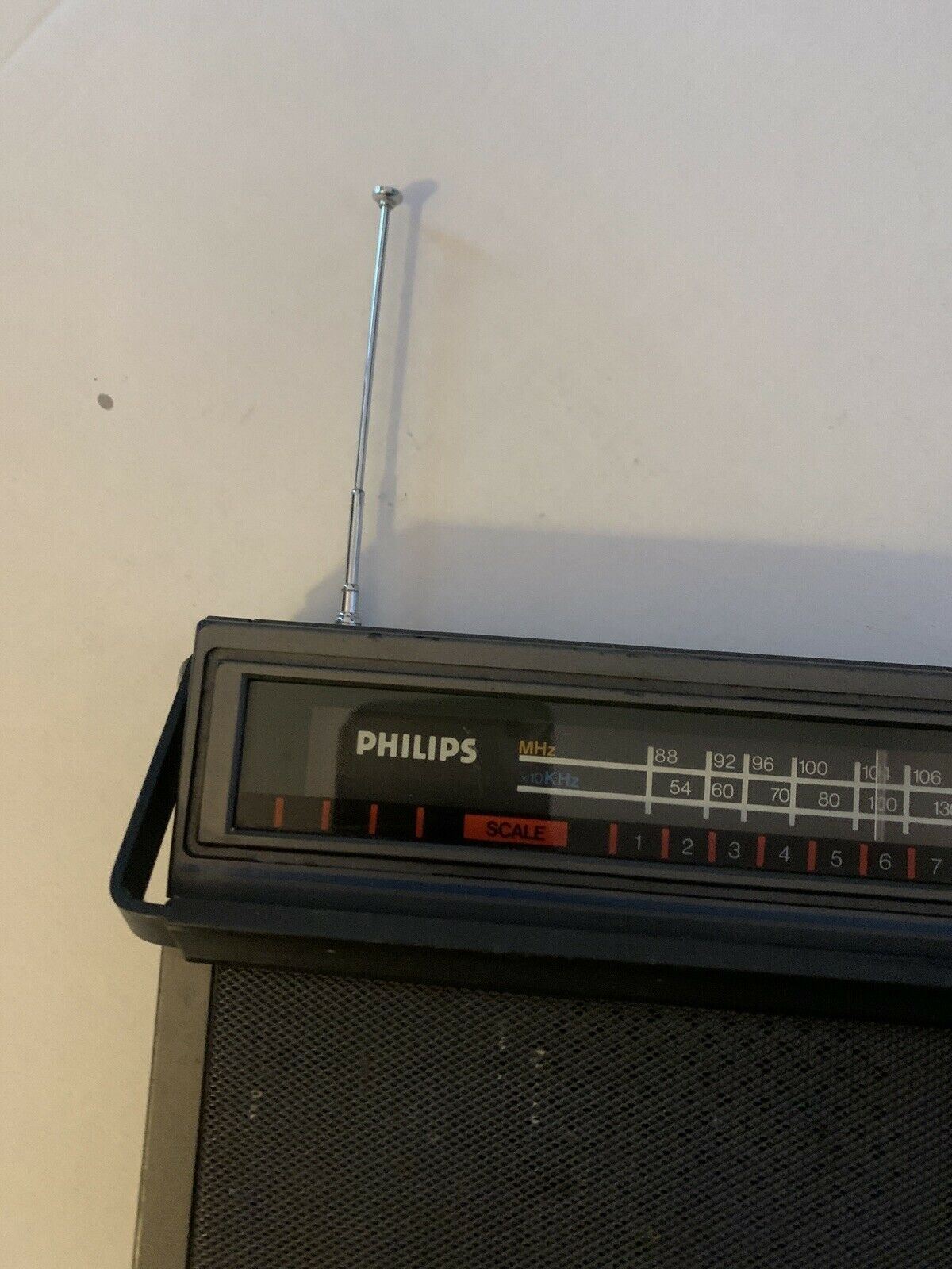 USED Vintage Philips AL089 AM/FM Portable Radio