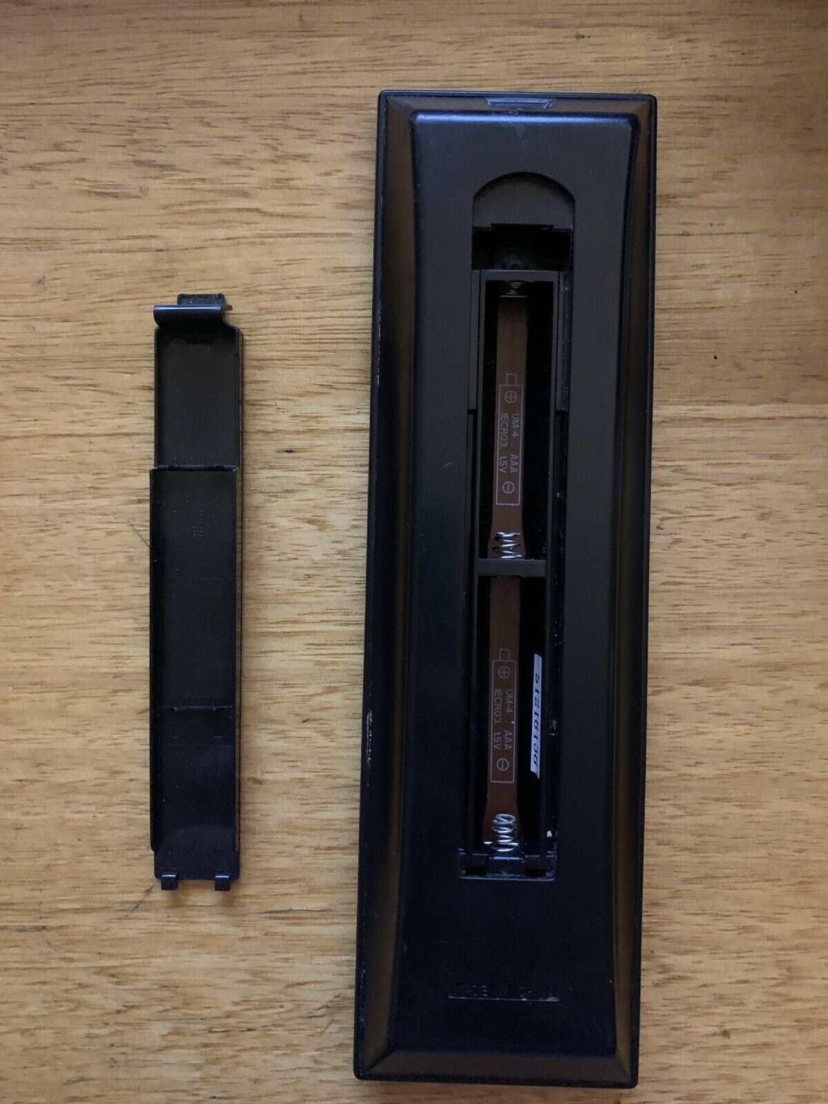 Genuine Toshiba CT-90329 Remote Control 22AV700A 26AV700A 32AV700A 39AL900A 3