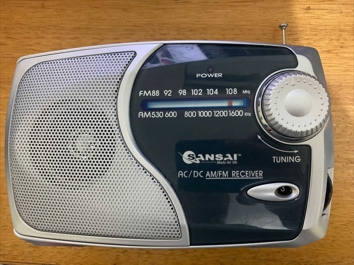 SanSai RD-768 AM/FM Portable Radio Speaker - Silver AC or Battery Powered