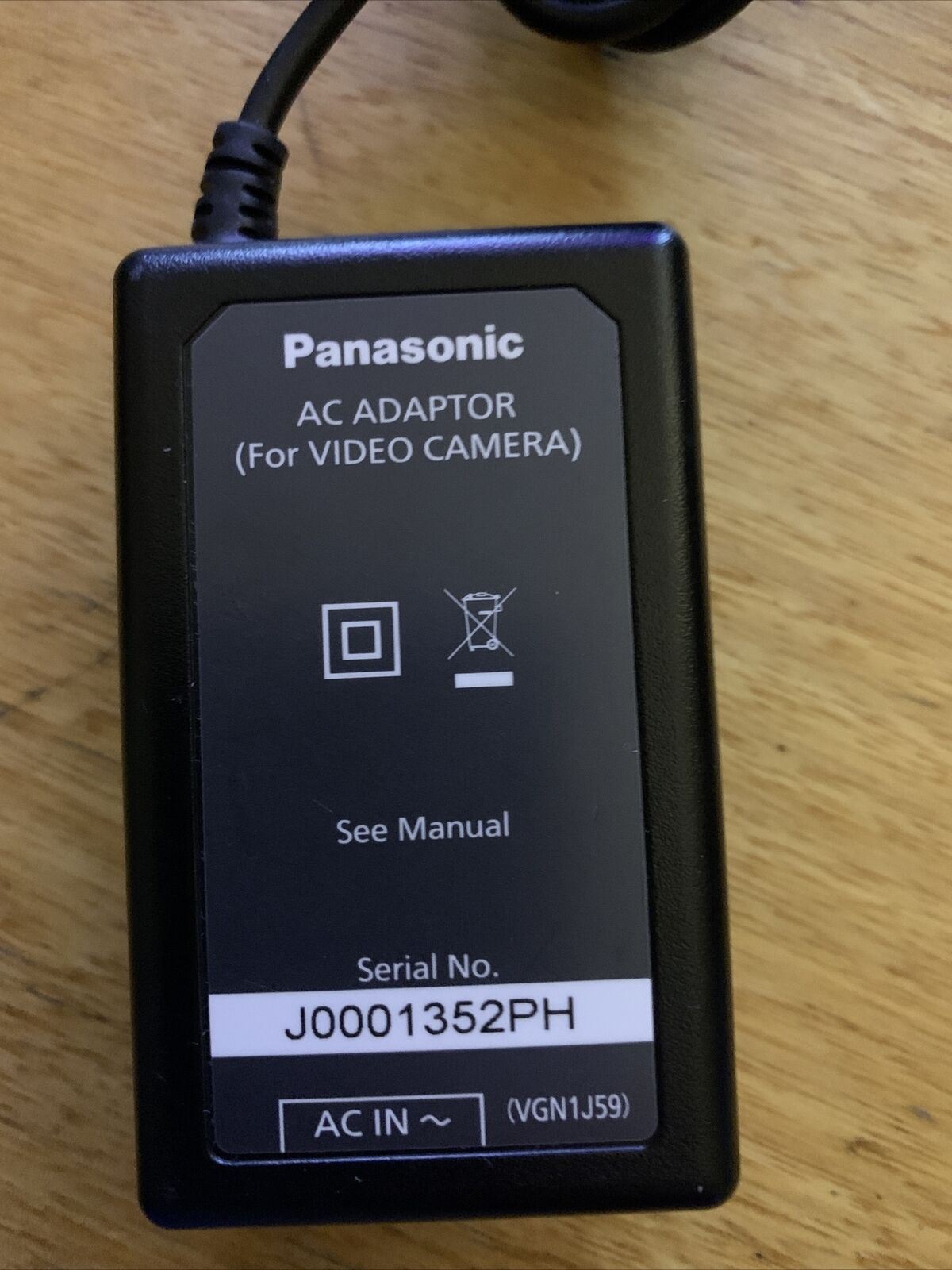 Genuine Panasonic VSK0712 AC Adaptor For Video Camera 5v 1.6A Power Supply