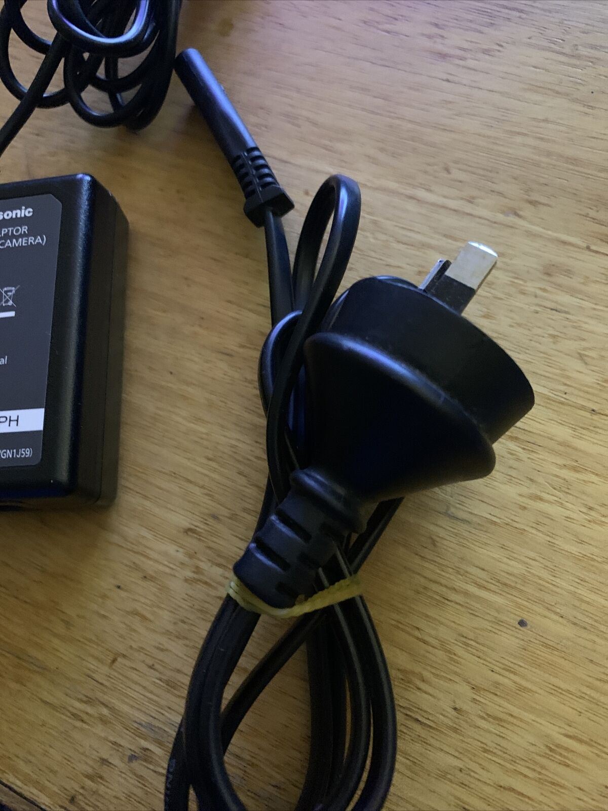 Genuine Panasonic VSK0712 AC Adaptor For Video Camera 5v 1.6A Power Supply