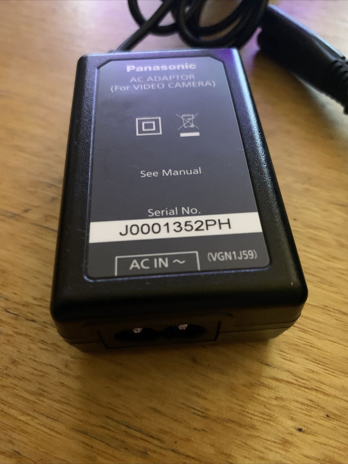Genuine Panasonic VSK0712 AC Adaptor For Video Camera 5v 1.6A Power Supply