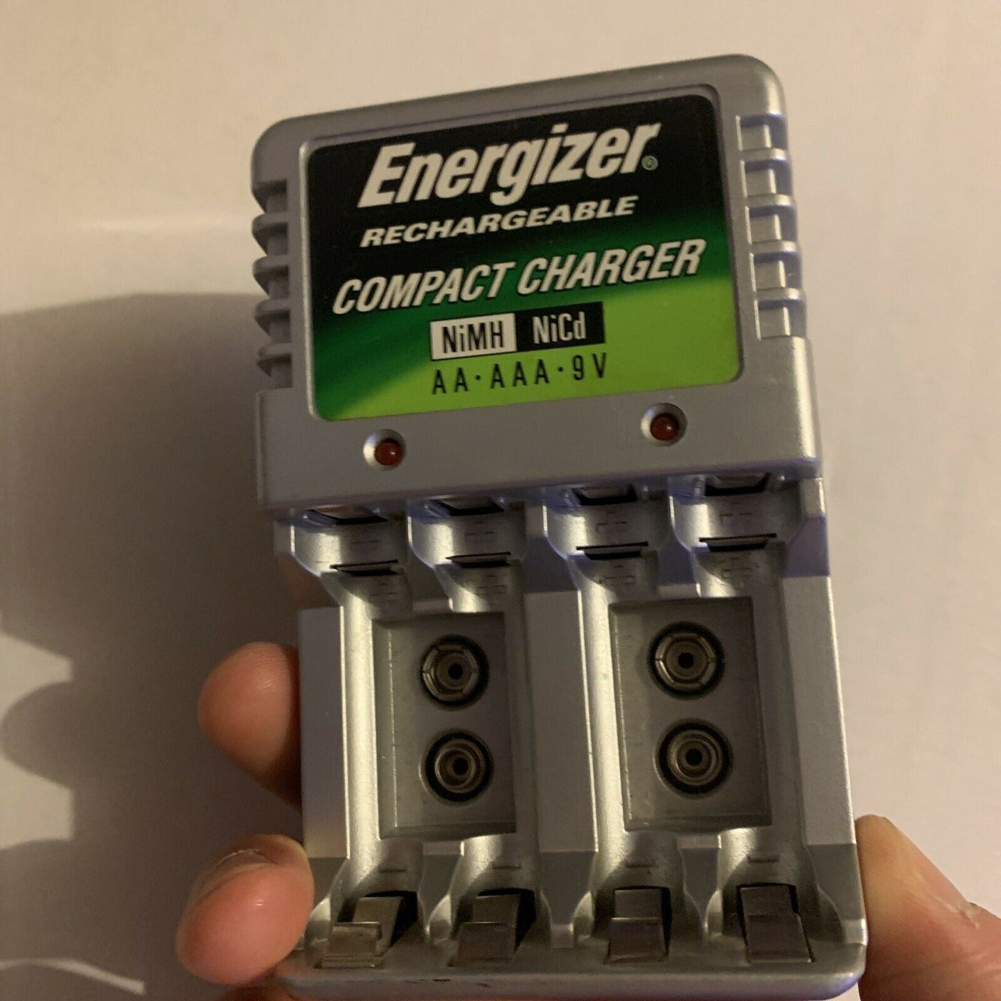 Energizer Rechargeable Compact Charger NiMH NiCd AA AAA 9V Model: CHM4AA