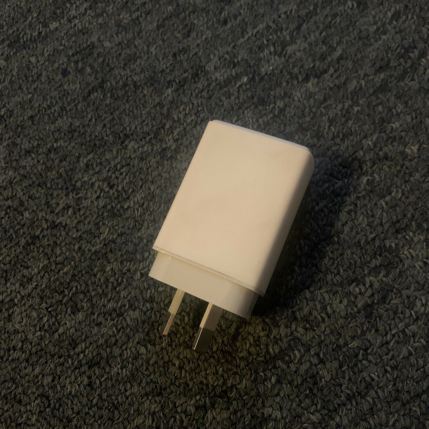 Oppo Power Supply Unit USB Charger AK933GB Input: 100-240V Output: 5V 2a