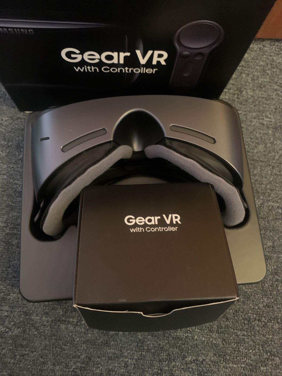 Samsung Gear VR with Controller Powered By Oculus 2017