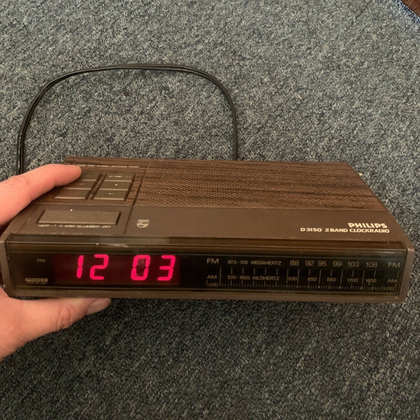 Vintage Philips D-3150 2 Band Alarm Clock Radio 1985