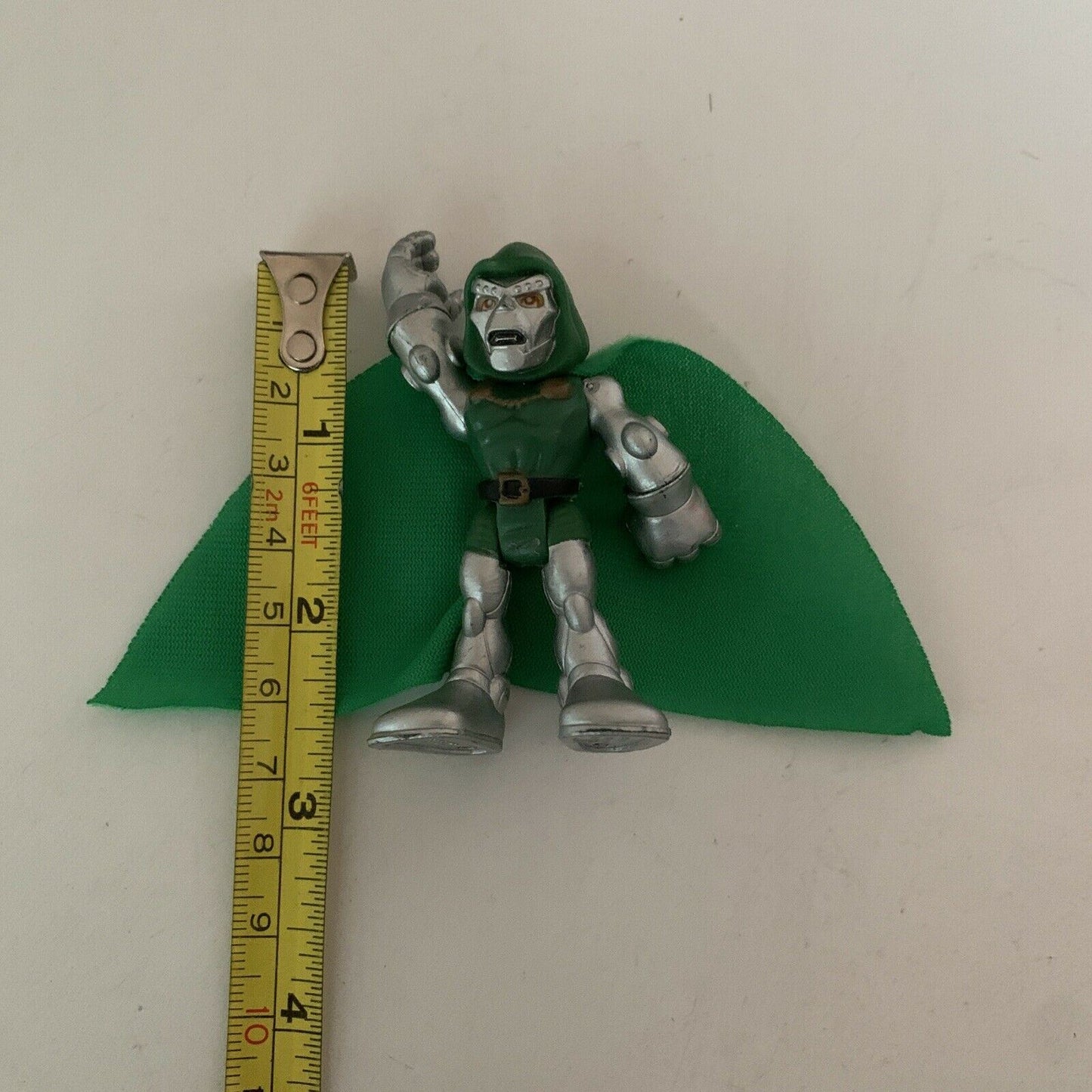 Hasbro Marvel Super Hero Adventures Villain Dr Doom Von Doom Green Cape 2010