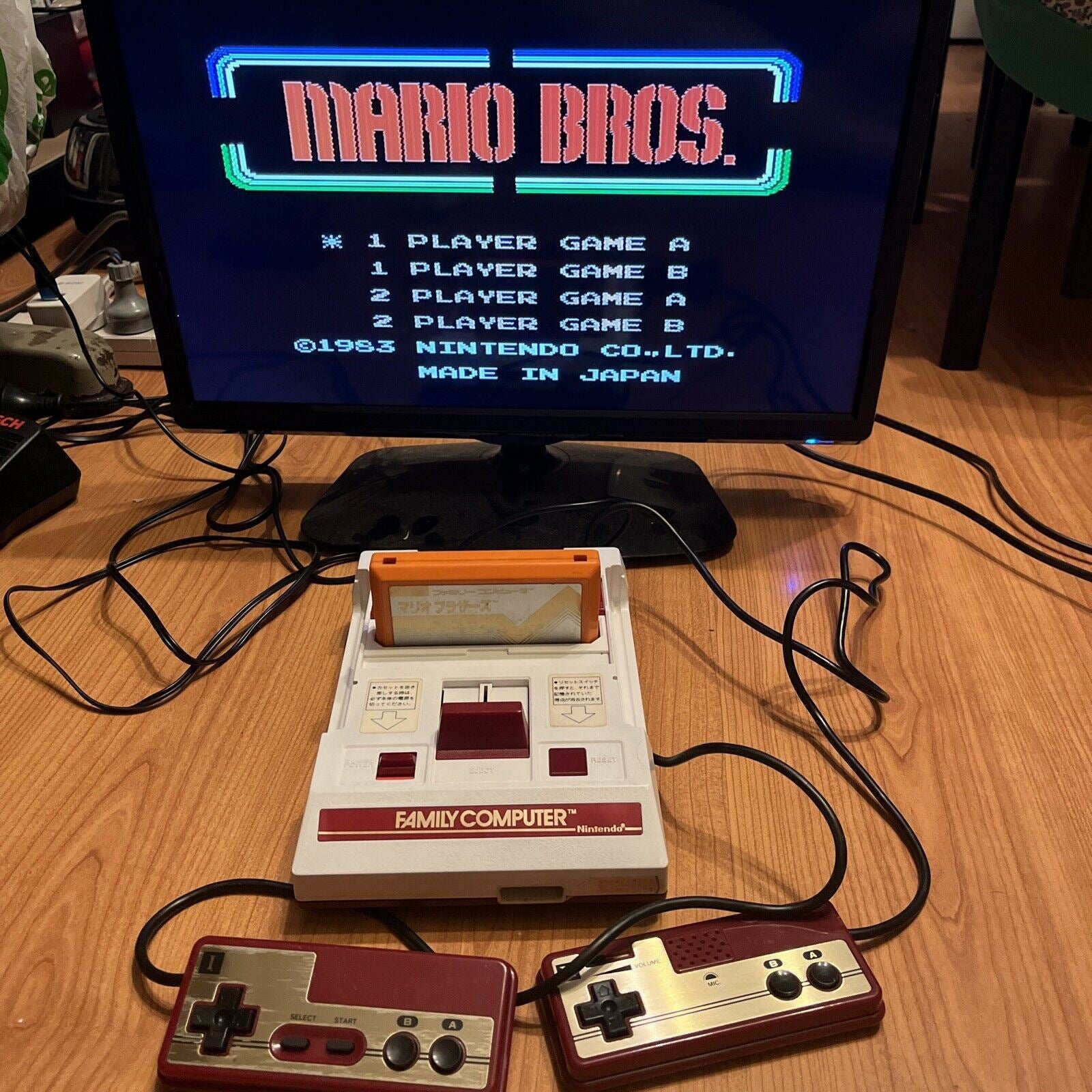 Genuine Nintendo Famicom Console w AV Composite USB Power