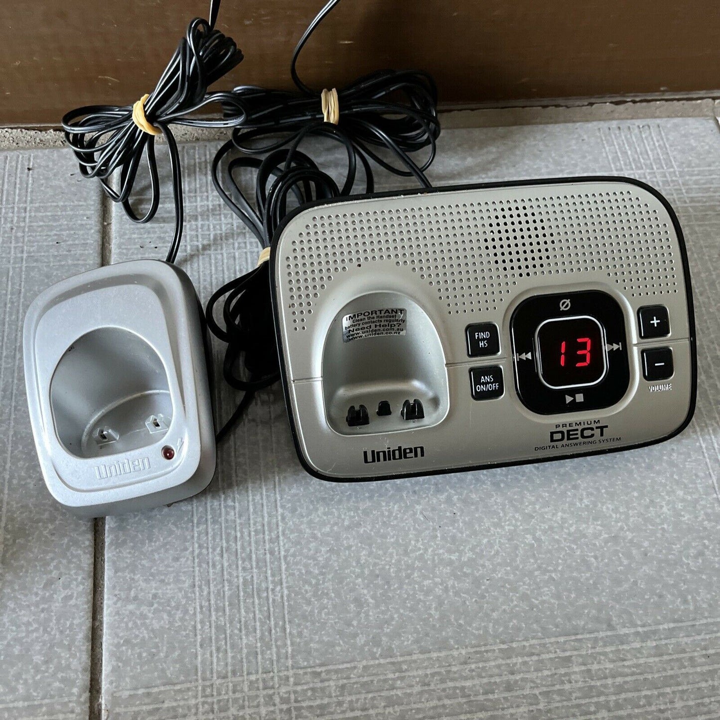 Uniden Premium DECT 3035+1 Cordless Telephone with Answering Machine
