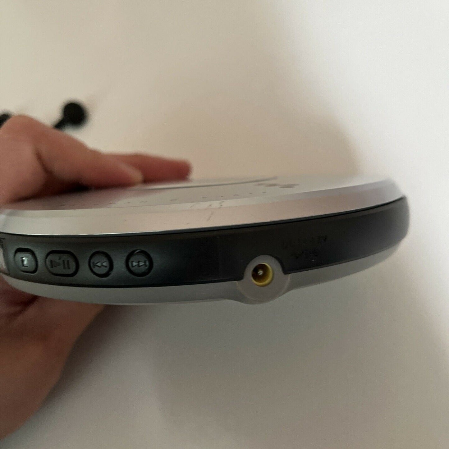 Sony Walkman Discman Portable CD Player D-EJ011 Anti-Skip Tested & Working