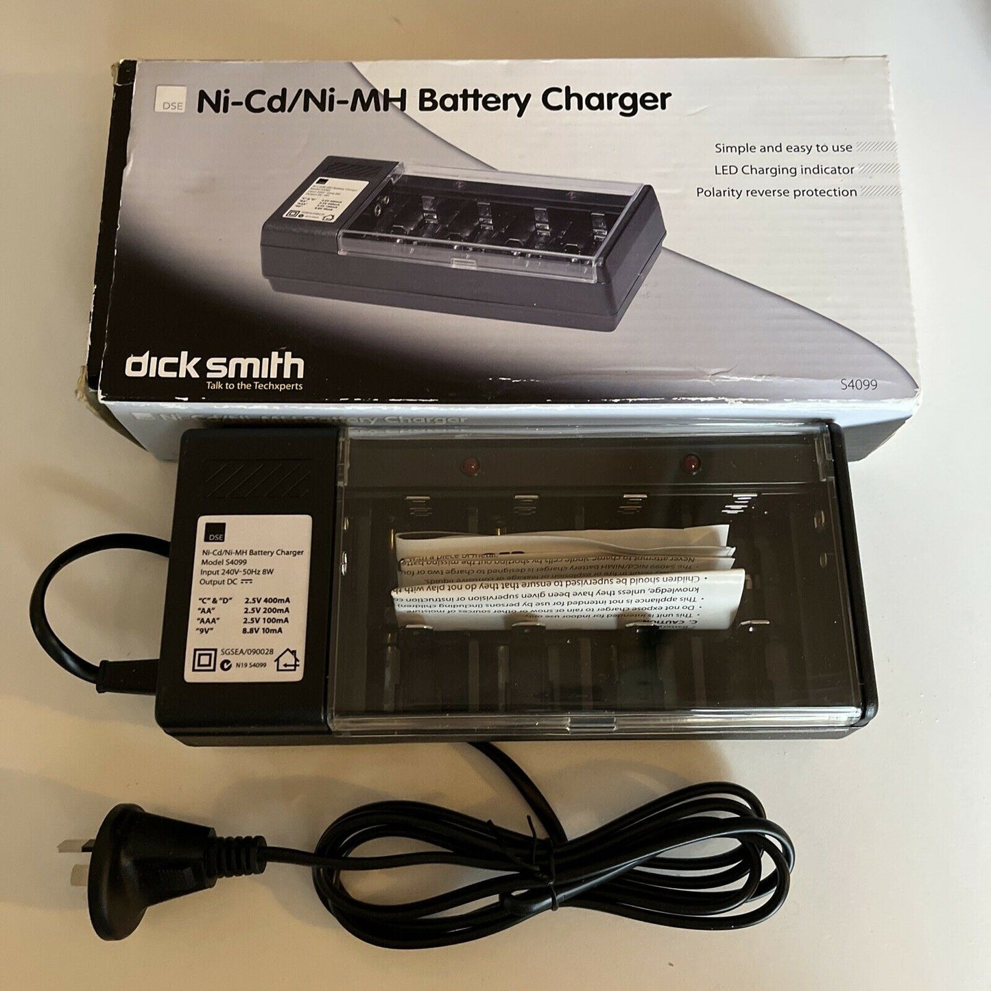 Dick Smith Ni-Cd/Ni-MH Battery Charger AA, AAA, C, D, 9V