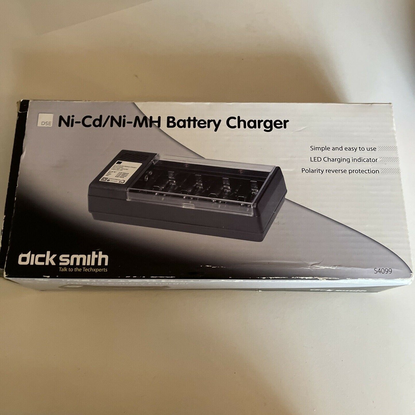 Dick Smith Ni-Cd/Ni-MH Battery Charger AA, AAA, C, D, 9V