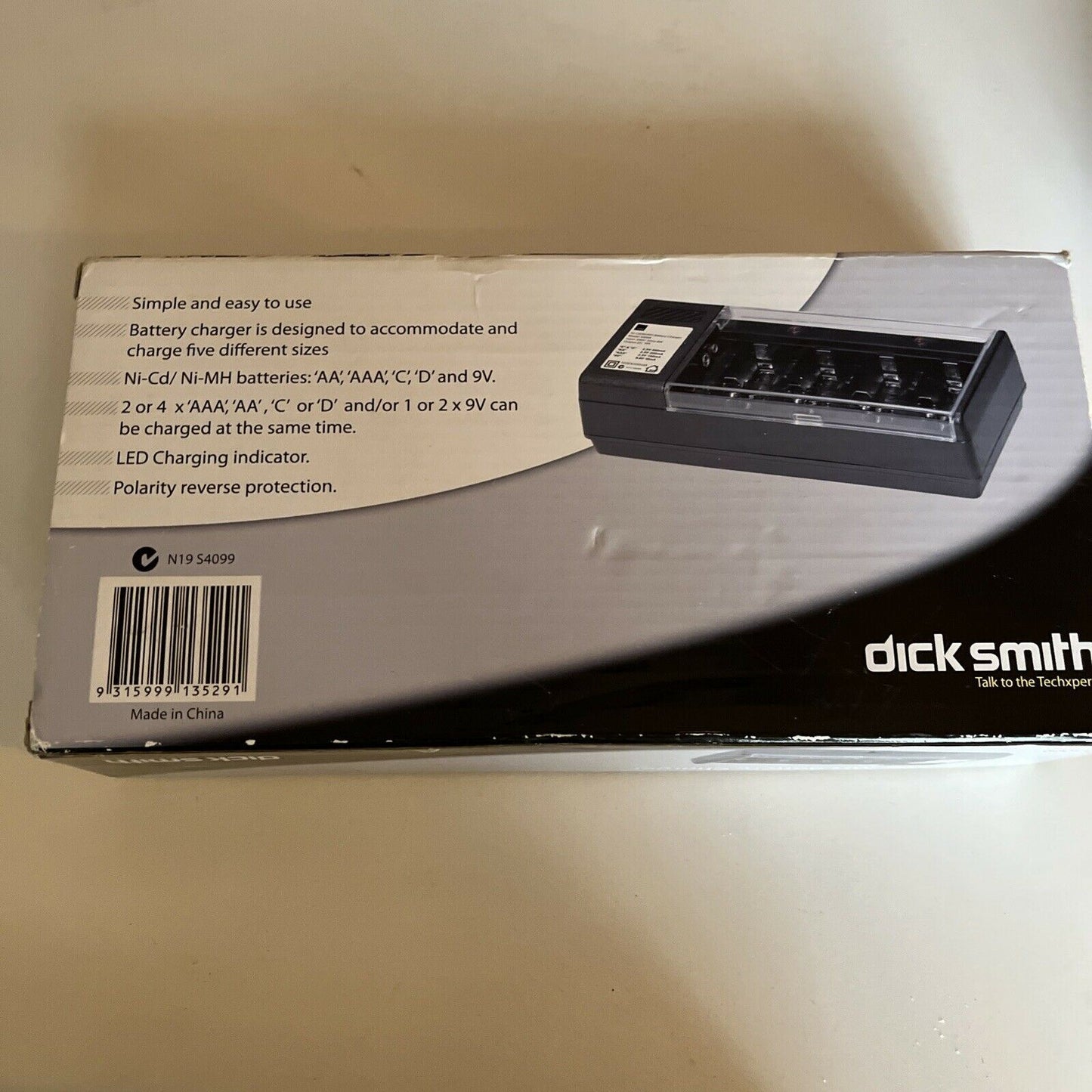 Dick Smith Ni-Cd/Ni-MH Battery Charger AA, AAA, C, D, 9V