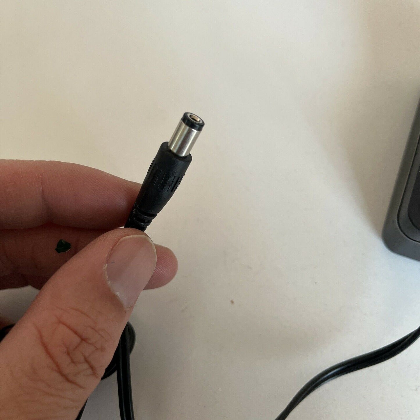 Genuine TP-Link T090085-2E1 AC Adapter 9V 0.85a