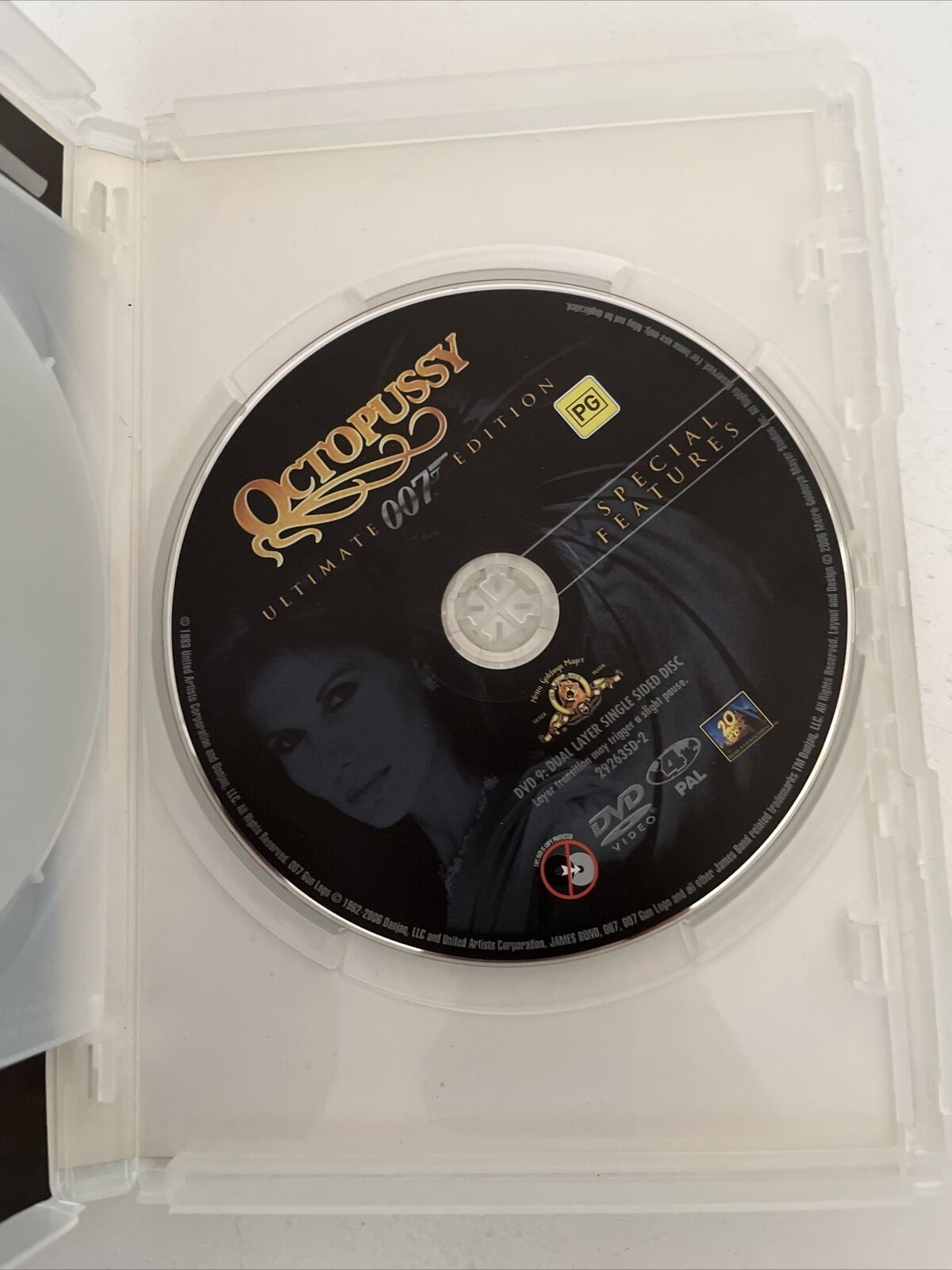 Octopussy James Bond 007 - Ultimate Edition (DVD, 1983) Roger Moore Region 4
