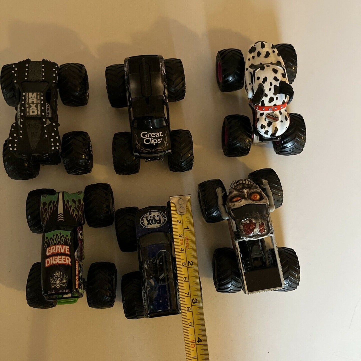 6x Hot Wheels Monster Jam Trucks - Grave Digger, Maxo, Zombie, Monster Mutt