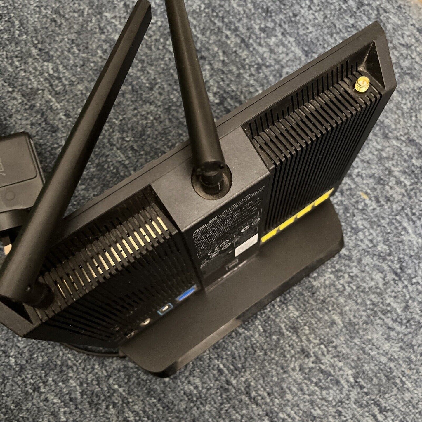 ASUS RT-AC68U Dual Band 1Gbps Gigabit Wireless Internet Router Missing 1 Antenn