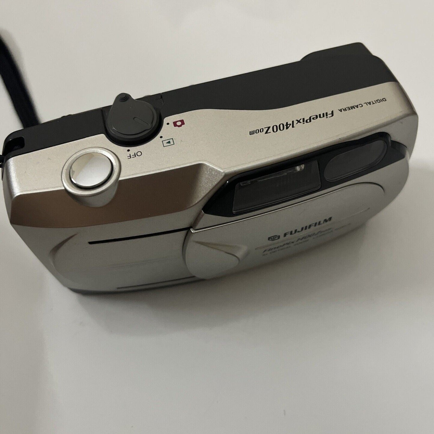 Vintage Fujifilm Finepix 1400 Z Zoom Digital Film Camera 1.3 MP 3x Zoom