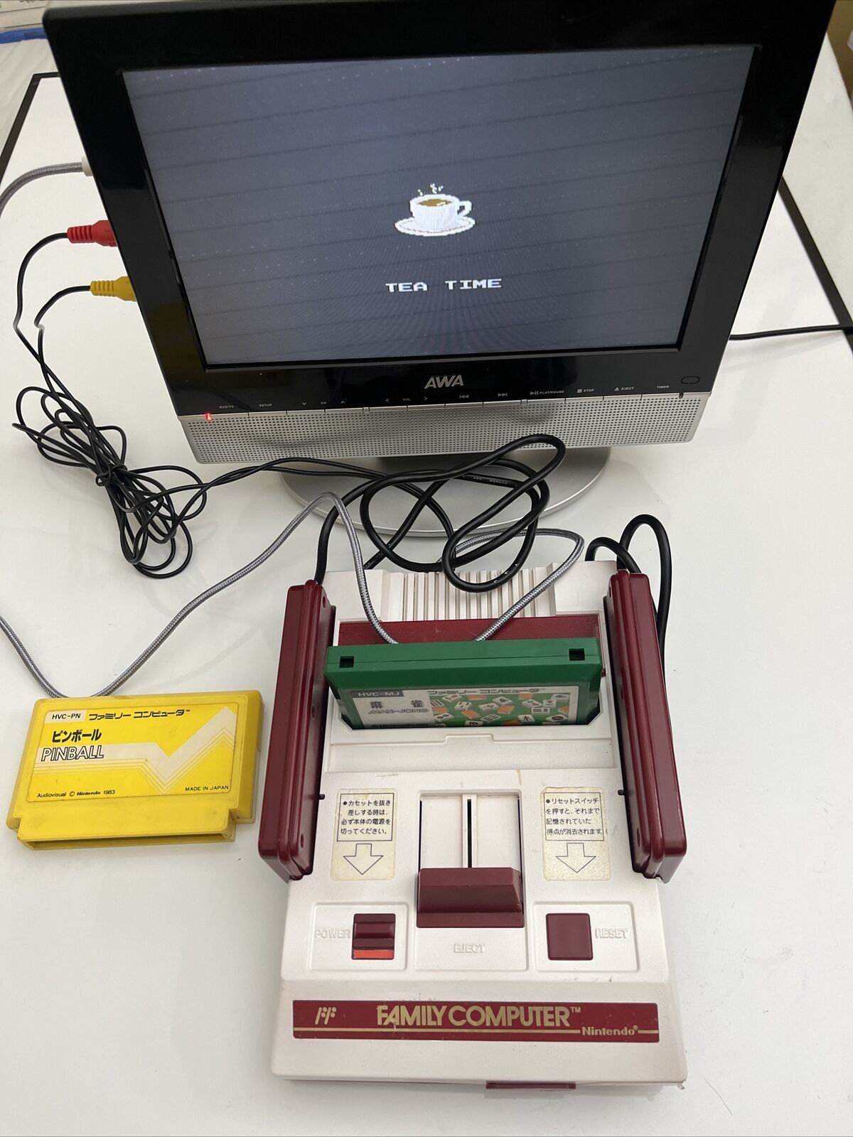 Nintendo Famicom Console with 10" LCD Monitor, 2 Games Mahjong & Pinball Genuine