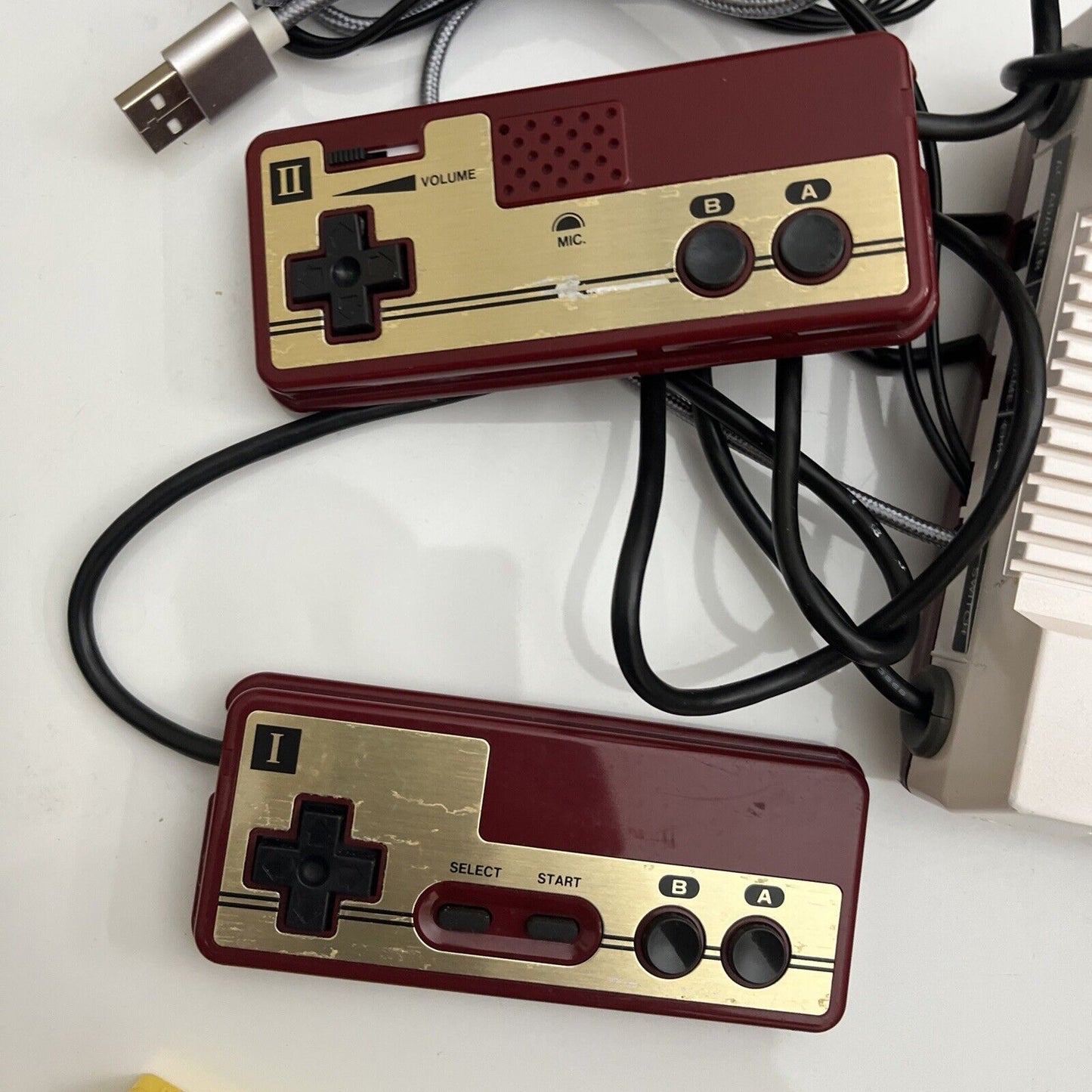 Nintendo Famicom Console with 10" LCD Monitor, 2 Games Mahjong & Pinball Genuine