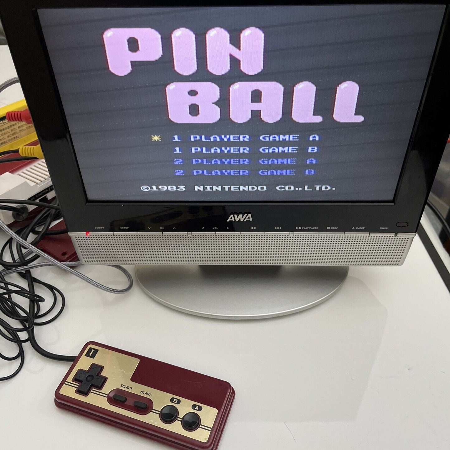 Nintendo Famicom Console with 10" LCD Monitor, 2 Games Mahjong & Pinball Genuine