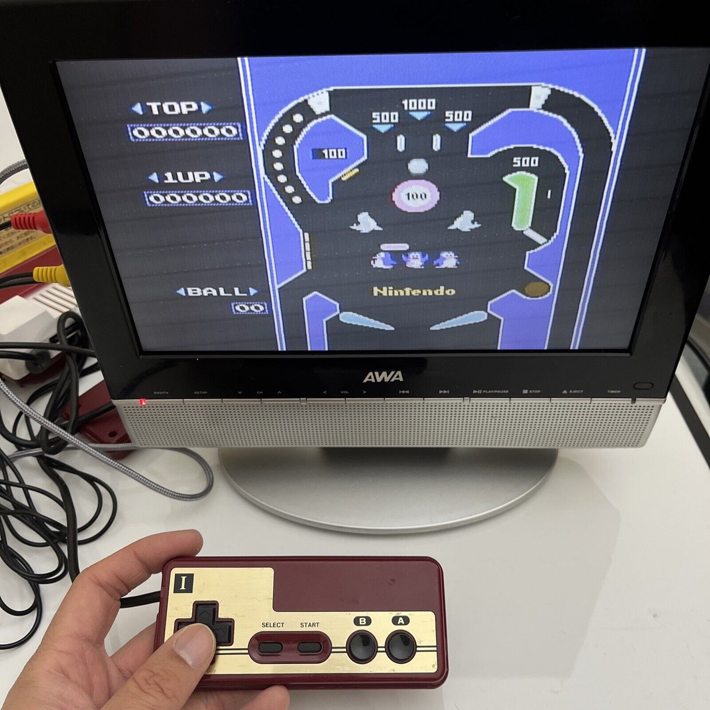 Nintendo Famicom Console with 10" LCD Monitor, 2 Games Mahjong & Pinball Genuine