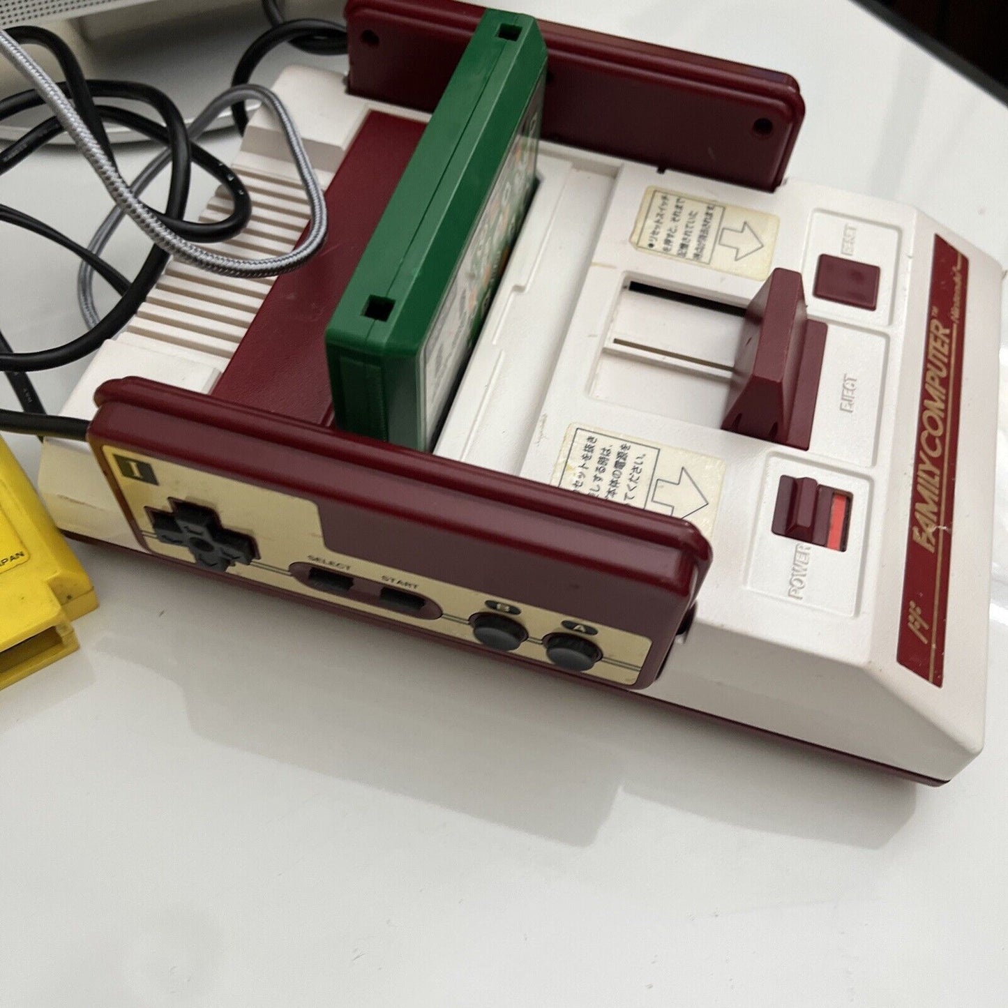 Nintendo Famicom Console with 10" LCD Monitor, 2 Games Mahjong & Pinball Genuine