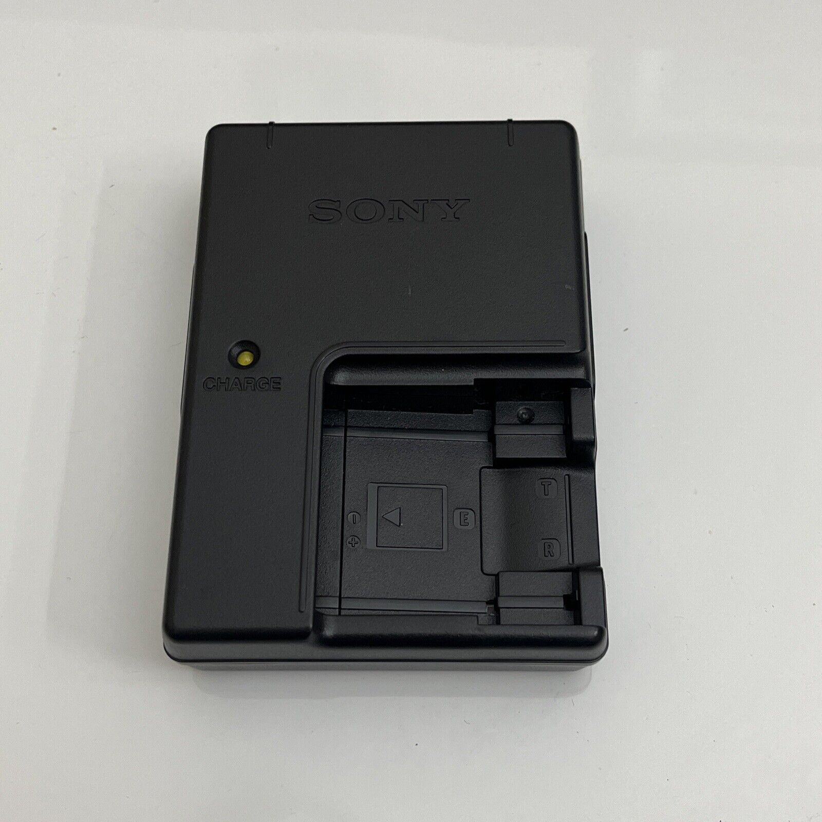 Sony BC-CS3 Genuine OEM Battery Charger for NP-FE1 NP-FR1 & NP-FT1