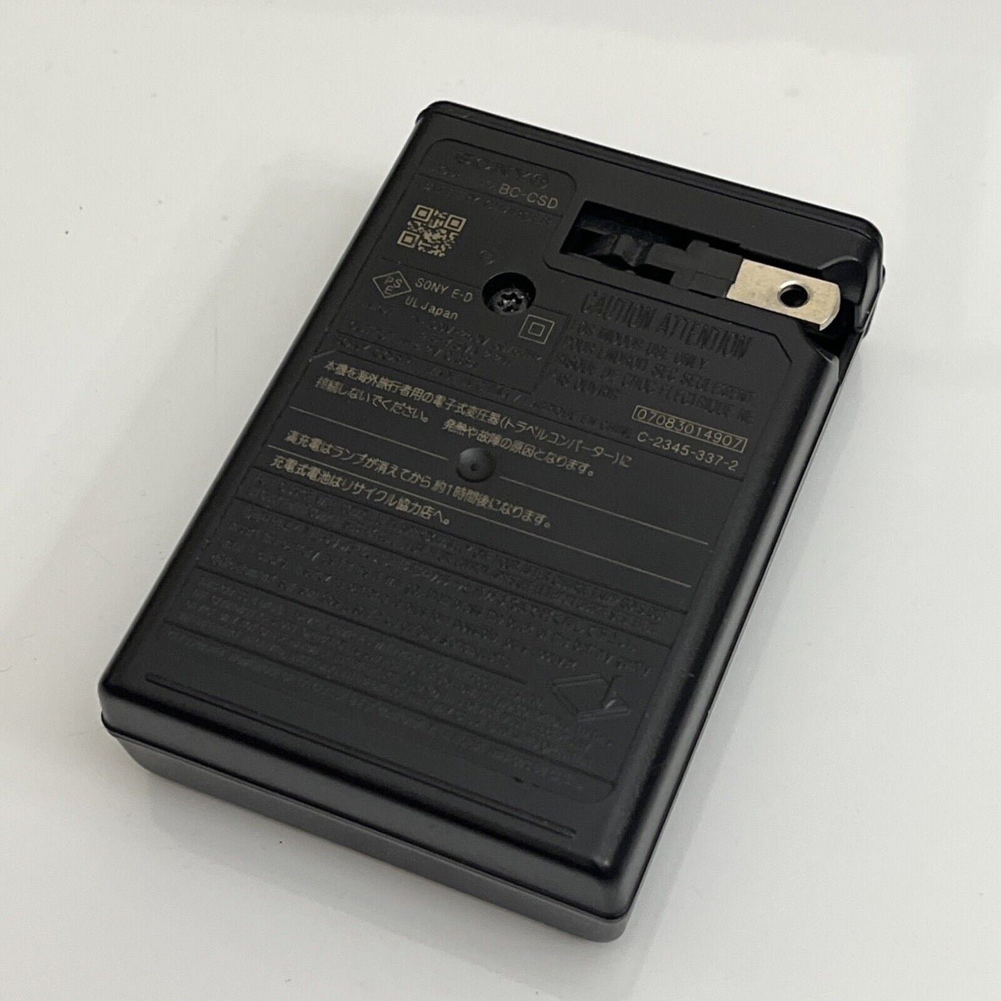 Genuine Sony BC-CSD Battery Charger 100-240V Output: 4.2V 0.33A NP-BD1 NP-FD