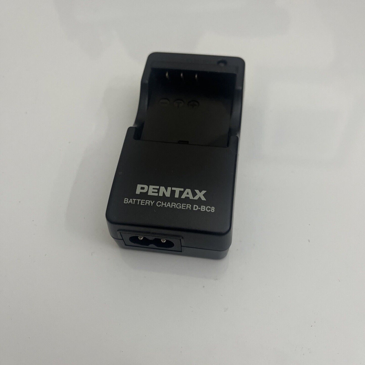 Genuine Pentax D-BC8 Battery Charger for DL18 Optio S6, S5z, S5i, WPi WP
