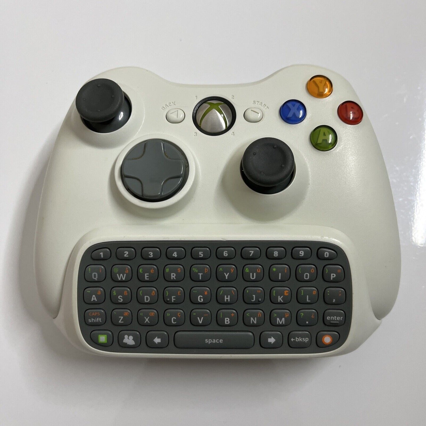 Genuine Official Microsoft Xbox 360 White Wireless Controller & Chatpad