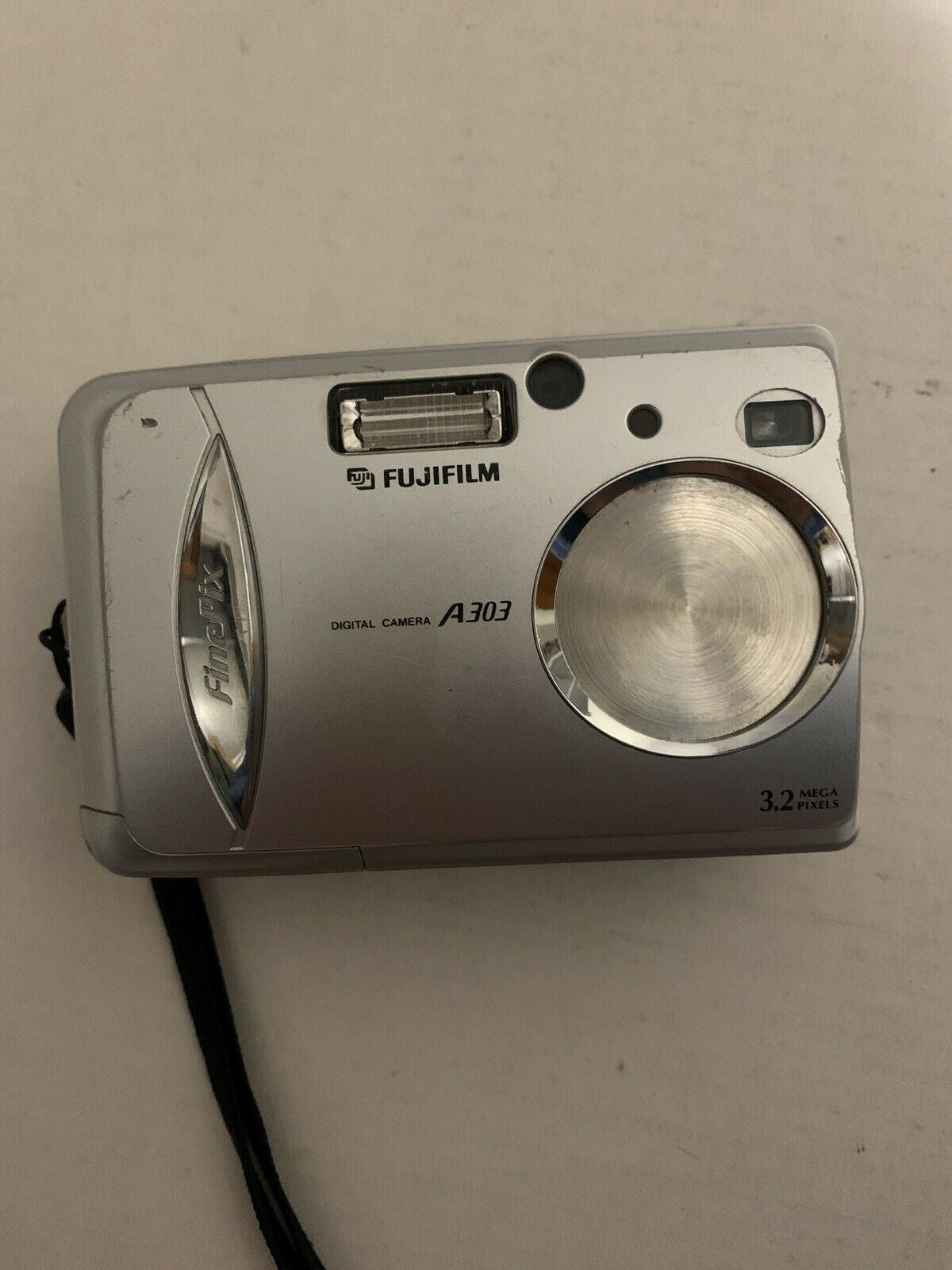 Fujifilm A303 Finepix Digital Camera 3.2MP - Japanese Edition
