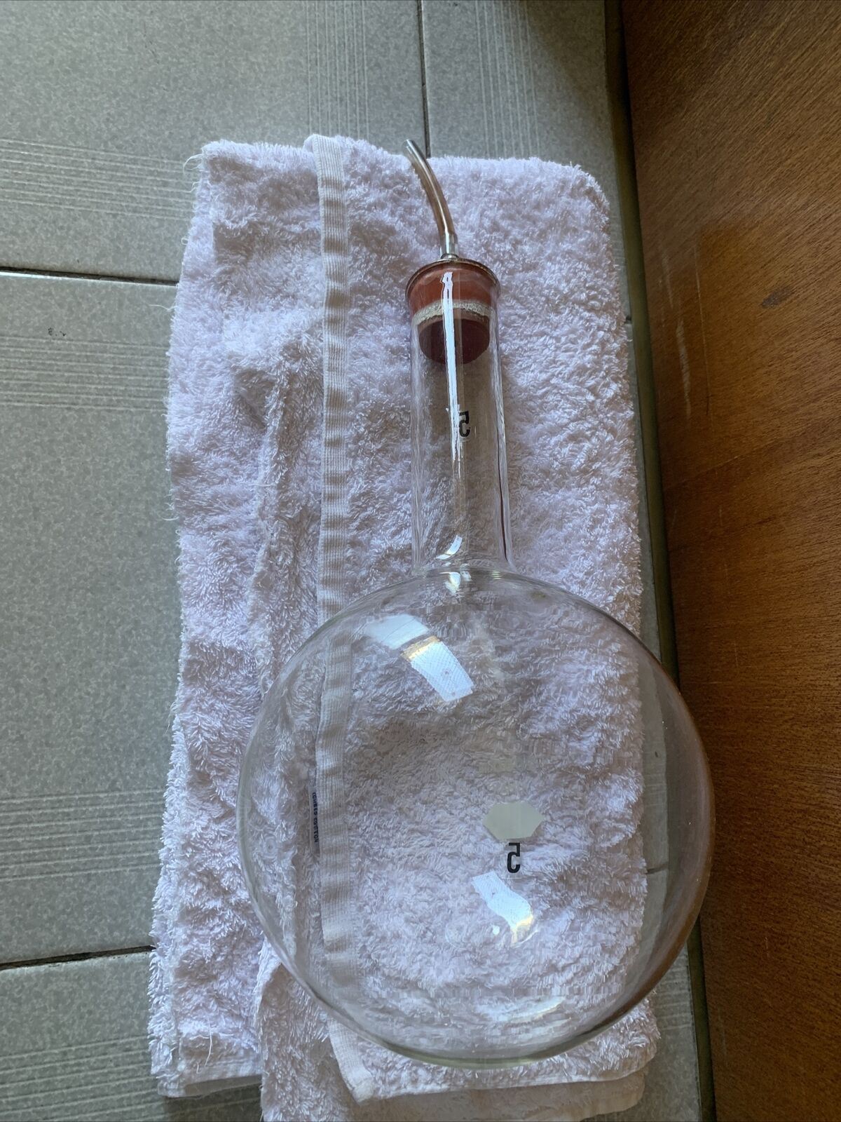 Kimax 2000 ml 2L Long Neck Round Flask with Stopper