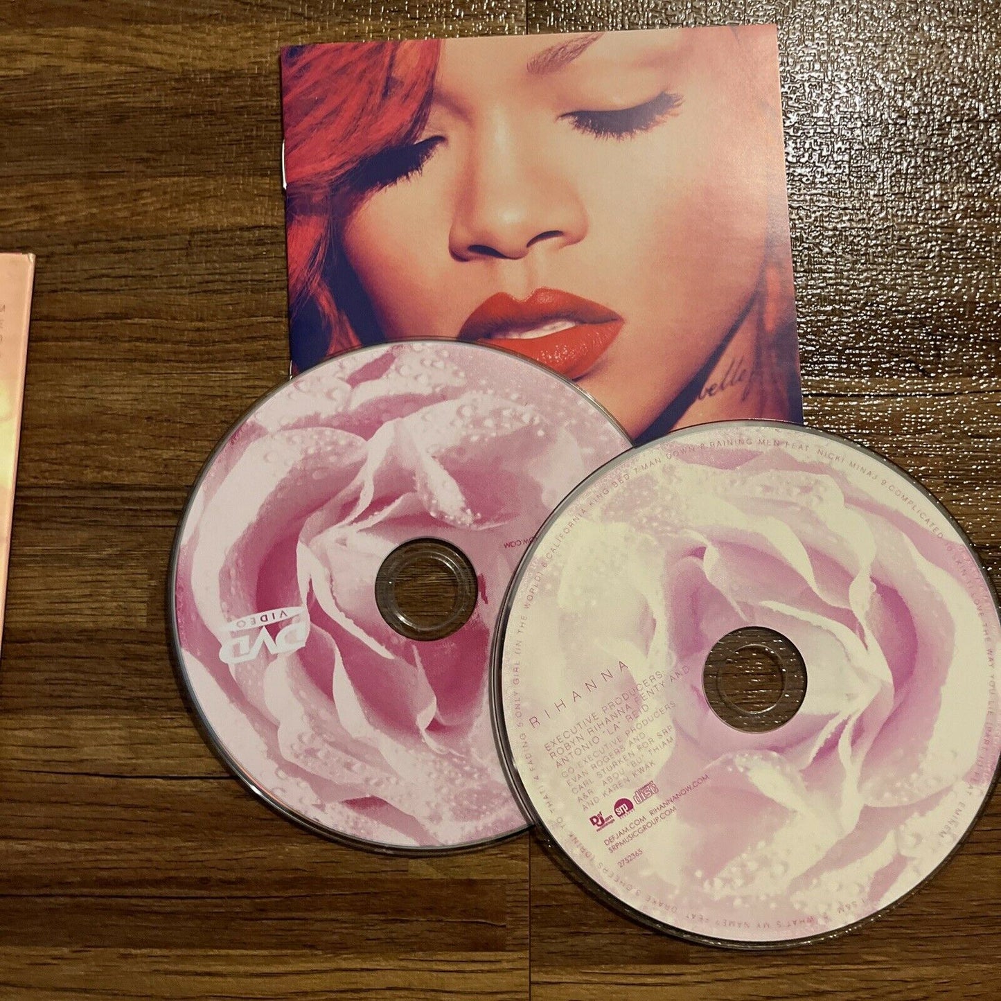 Rihanna - Loud - Deluxe Edition (CD + DVD, 2010, 2-Disc) Digipak