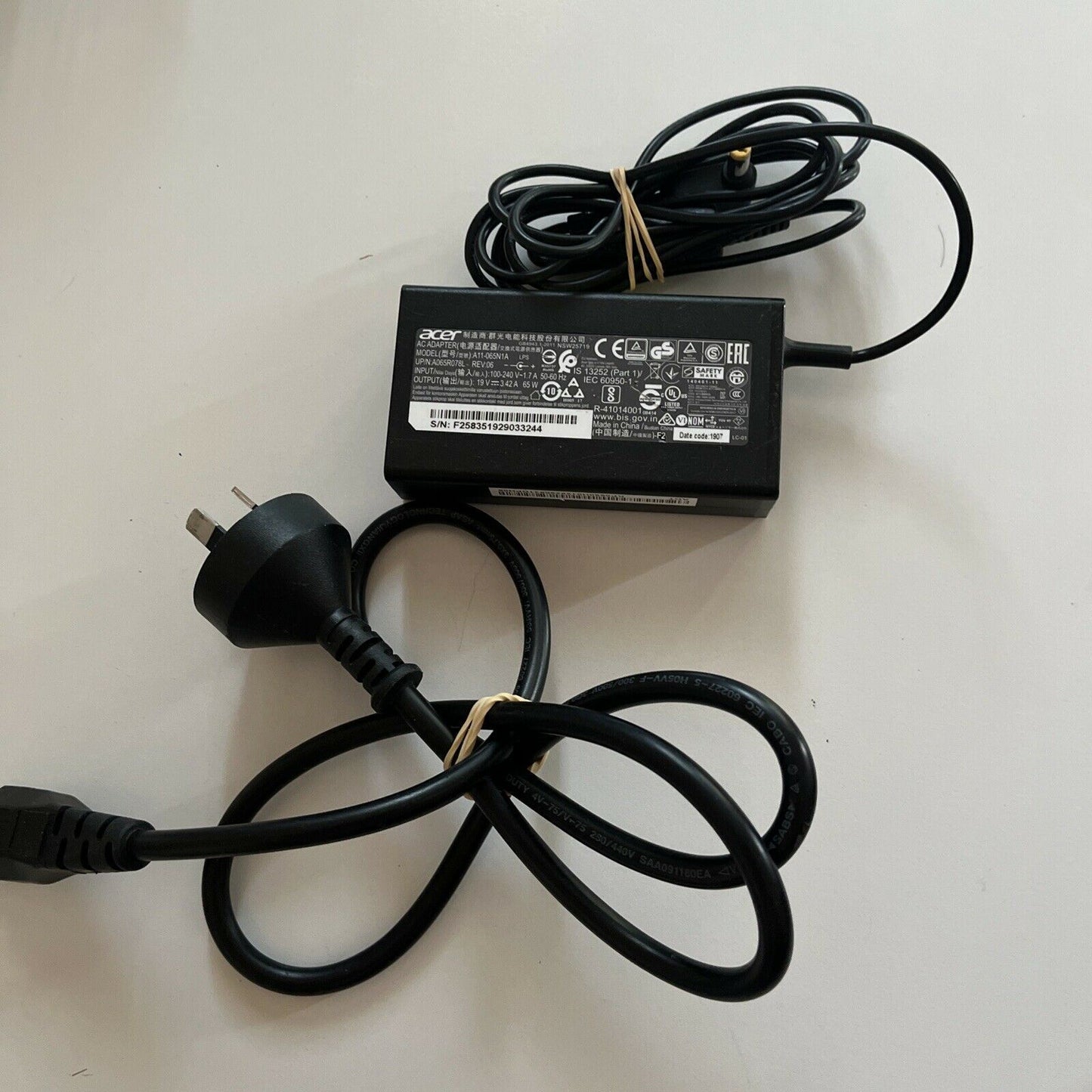 Genuine Acer A11-065N1A AC Adapter 19V 3.42A