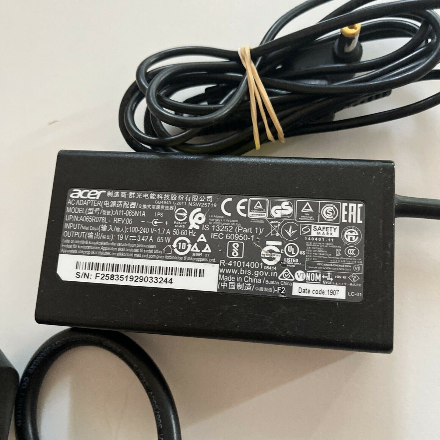Genuine Acer A11-065N1A AC Adapter 19V 3.42A