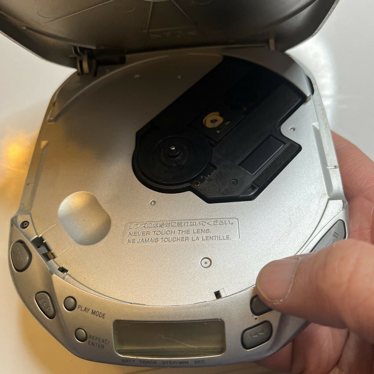 Sony CD Walkman D-E400 CD Compact Player *for parts or repair only*