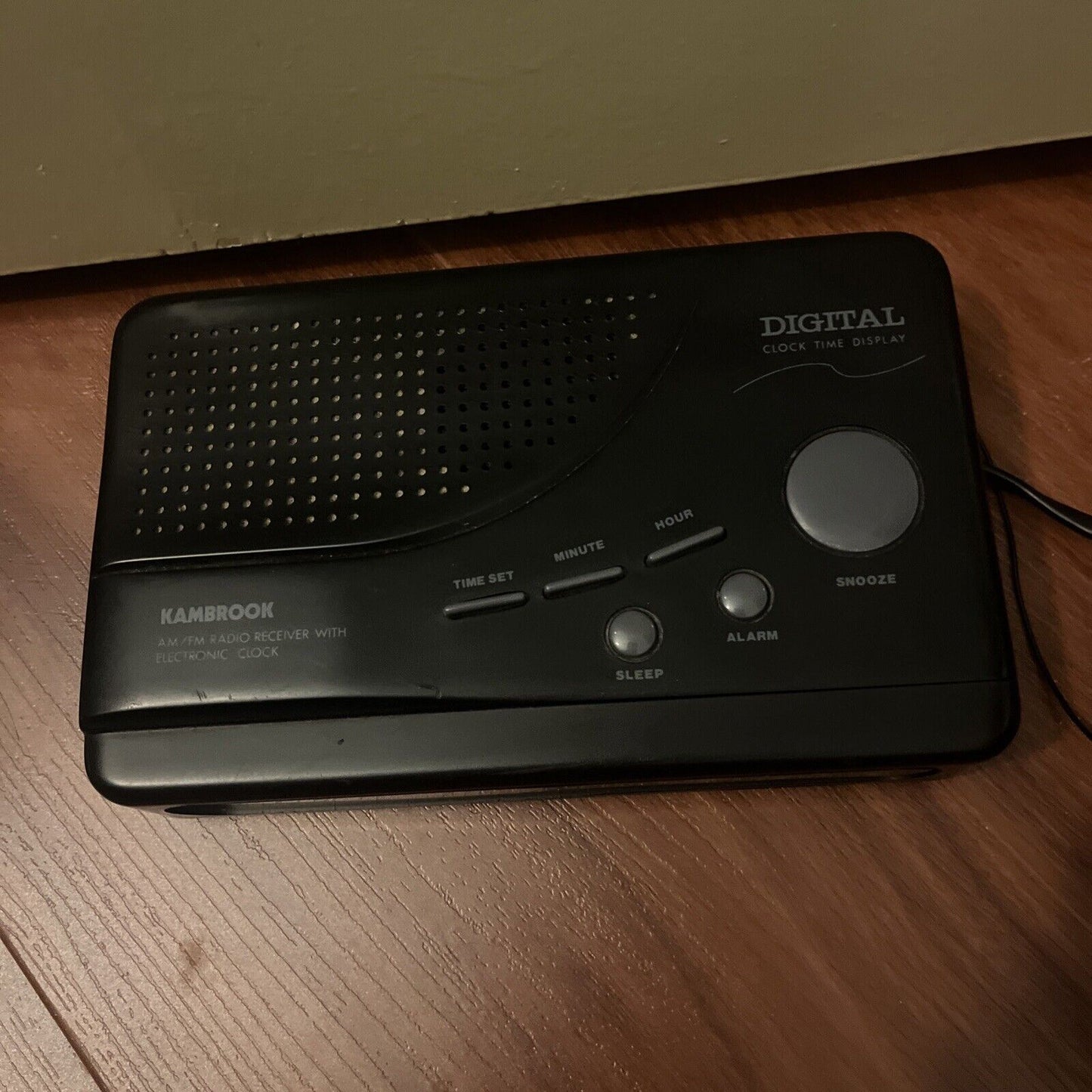 Kambrook KR1002 Alarm Clock AM/FM Radio