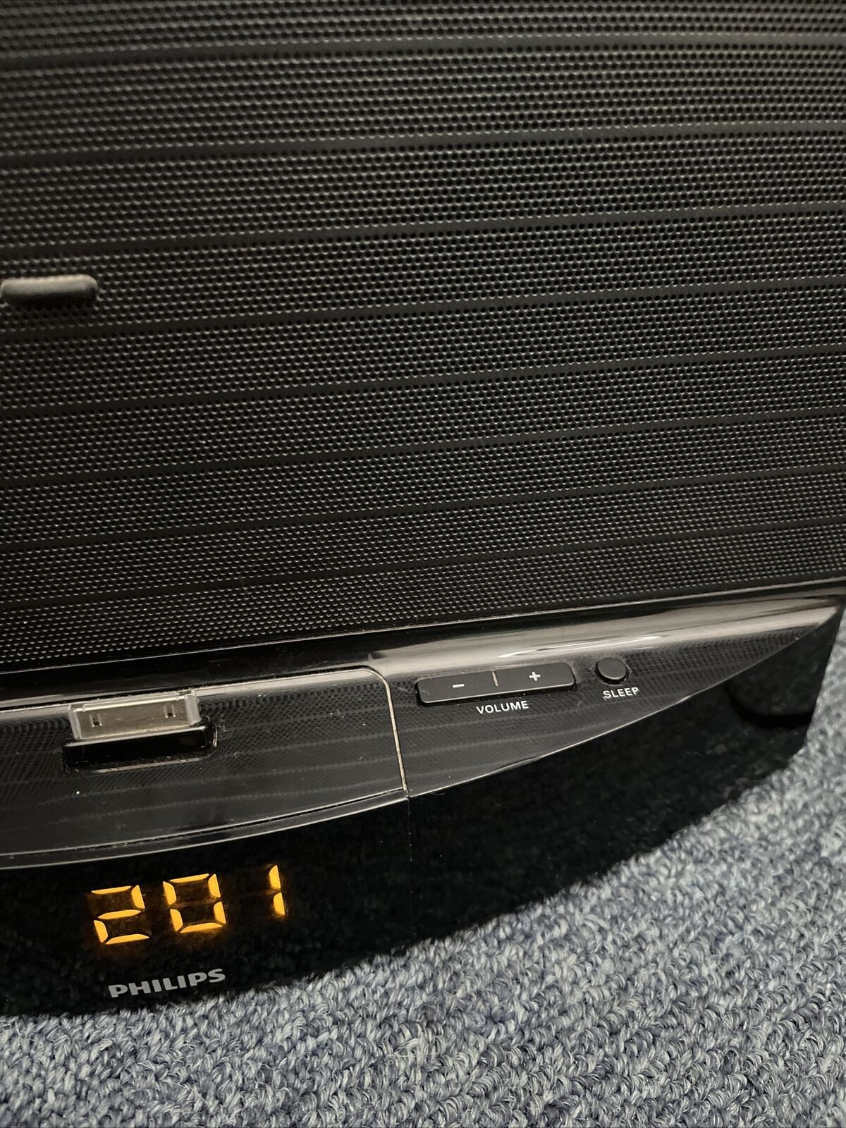 Philips AJ7040D/79 Alarm Clock Speaker Dock for 30pin iphone/ipod