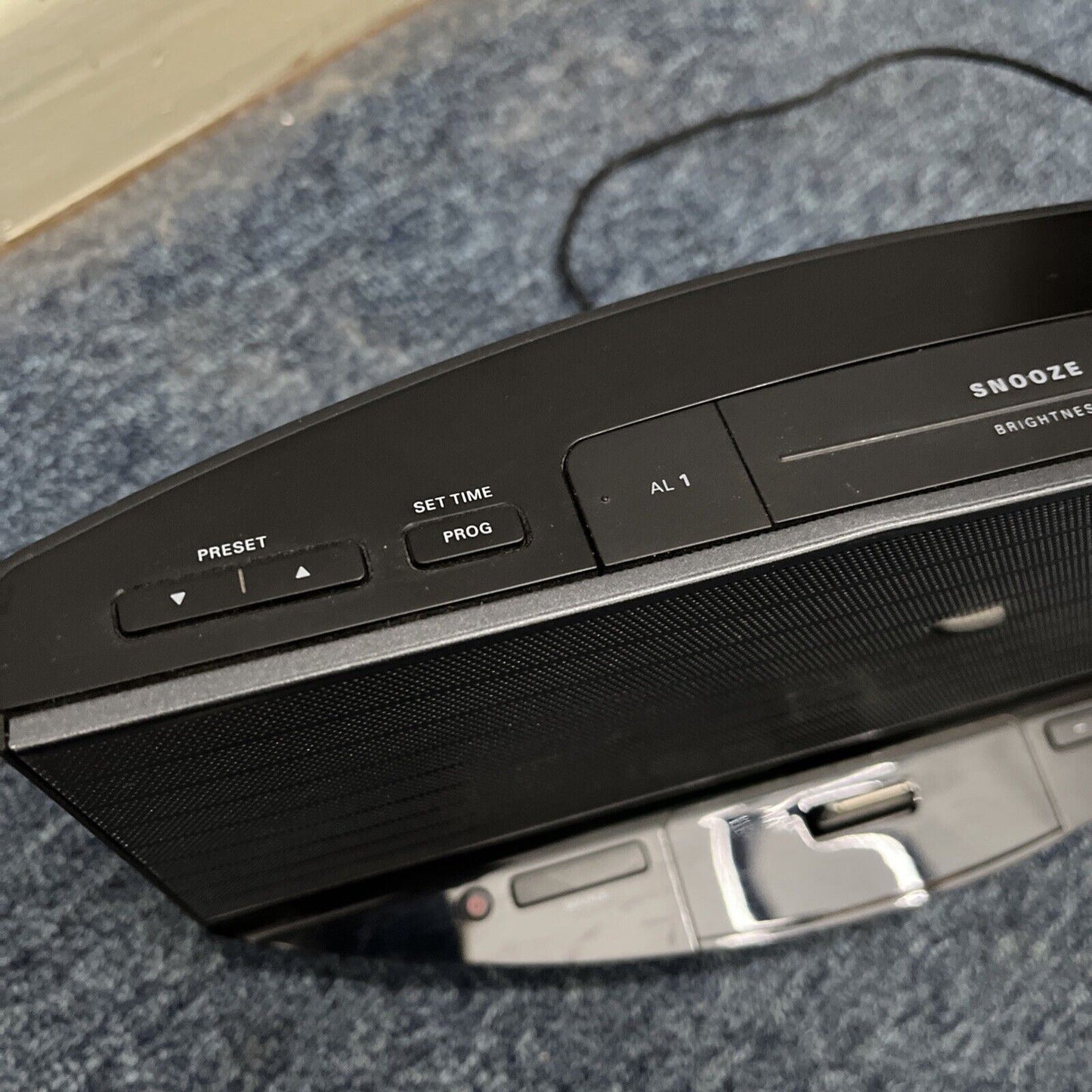 Philips AJ7040D/79 Alarm Clock Speaker Dock for 30pin iphone/ipod